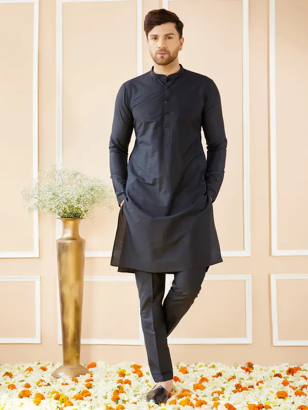 Black_Cotton_Solid_Straight_Kurta_with_Matching_Pyjama