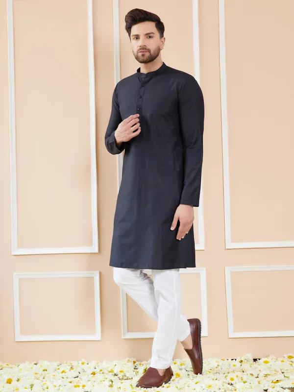 Black_Cotton_Solid_Straight_Kurta