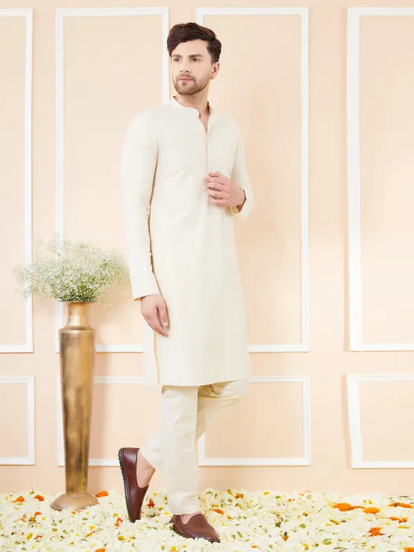 Ivory_Cotton_Solid_Straight_Kurta_With_Matching_Pyjama