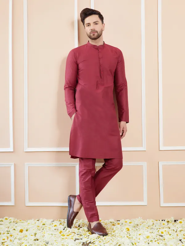 Maroon_Cotton_Solid_Straight_Kurta_With_Matching_Pyjama