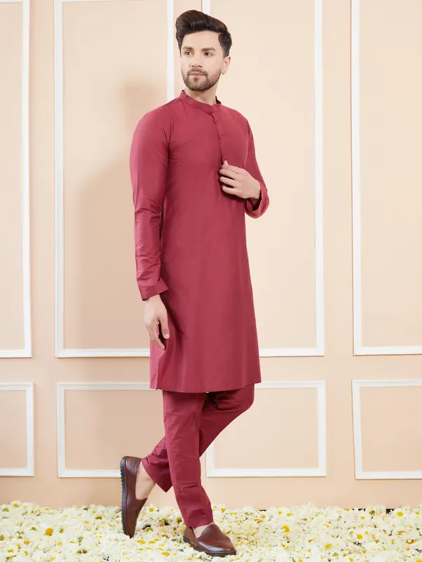 Maroon_Cotton_Solid_Straight_Kurta_With_Matching_Pyjama