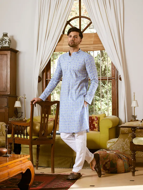 Men_Sky_Blue_And_White_Cotton_Leaf_Print_Straight_Kurta_With_Pyjama
