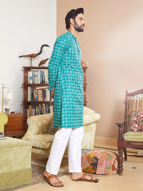 Men_Sea_Green_And_White_Cotton_Leaf_Print_Straight_Kurta_With_Pyjama