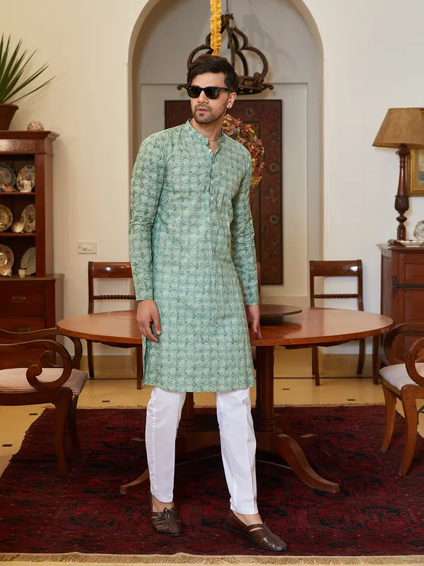 Men_Green_And_White_Cotton_Leaf_Print_Straight_Kurta_With_Pyjama