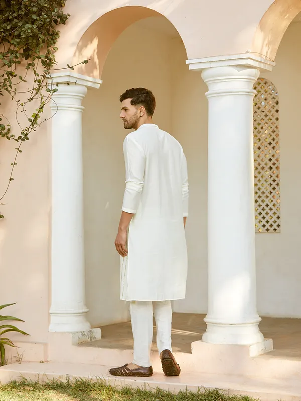 Sequins_Embroidered_Pure_Chanderi_Silk_Straight_Kurta