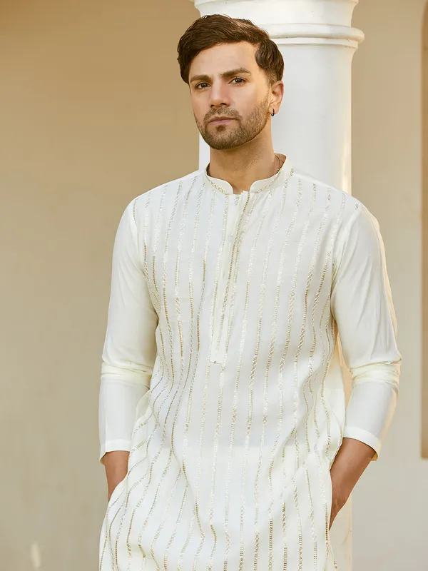 Sequins_Embroidered_Pure_Chanderi_Silk_Straight_Kurta