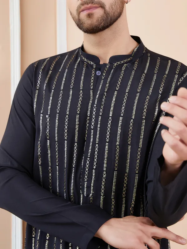 Men_Black_And_Gold_Chanderi_Silk_Sequins_Kurta_With_Pyjama