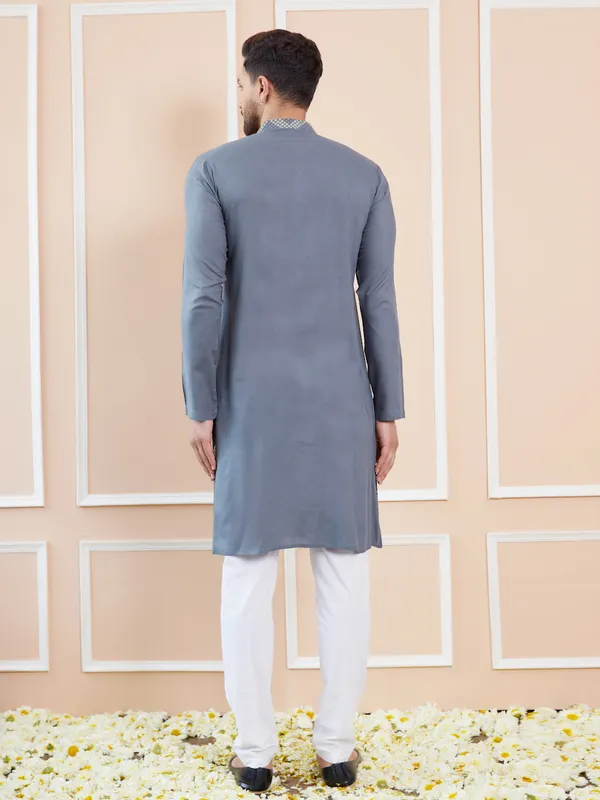 Men_Grey_And_Gold_Rayon_Embroidery_Sequins_Kurta_With_Pyjama