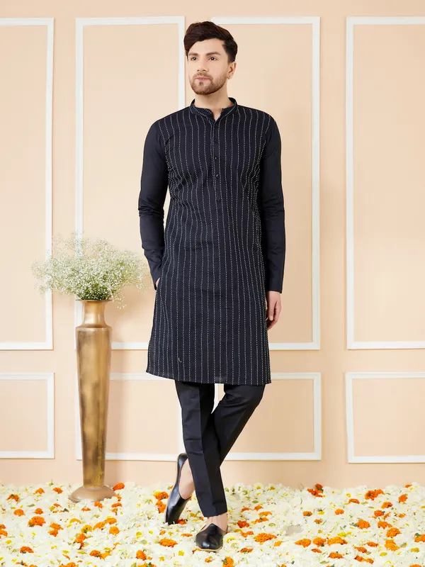 Black_Thread_Worked_Straight_Kurta_With_Matching_Pyjama
