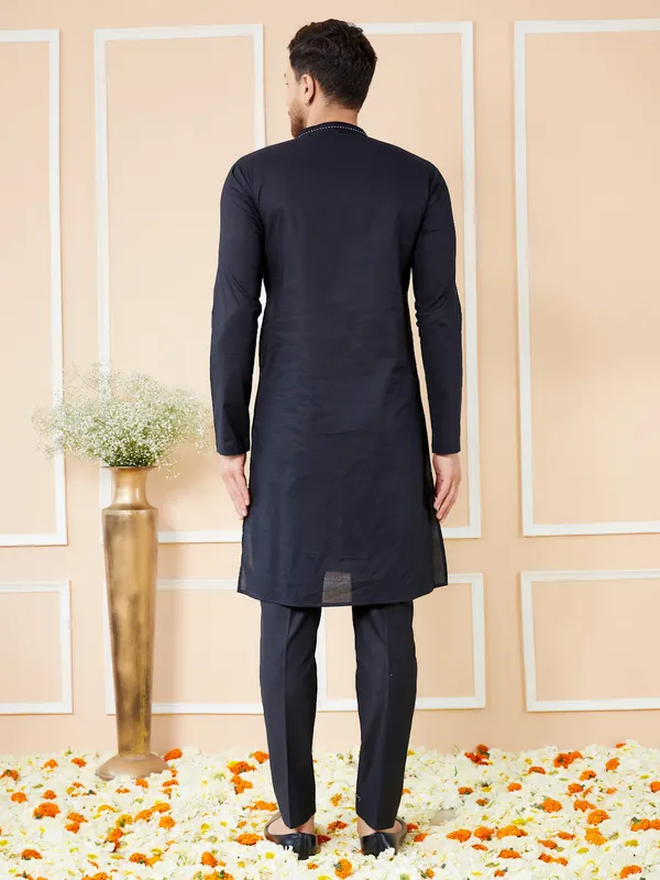 Black_Thread_Worked_Straight_Kurta_With_Matching_Pyjama