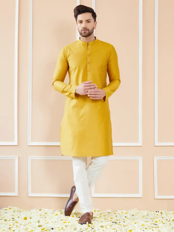 Yellow_Cotton_Solid_Straight_Kurta_With_Pyjama