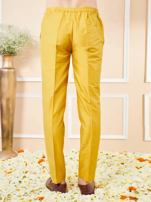 Yellow_Cotton_Solid_Straight_Kurta_With_Matching_Pyjama