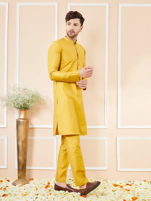 Yellow_Cotton_Solid_Straight_Kurta_With_Matching_Pyjama