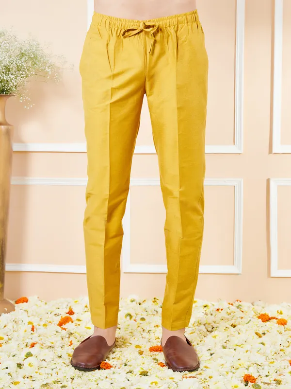 Yellow_Cotton_Solid_Straight_Kurta_With_Matching_Pyjama