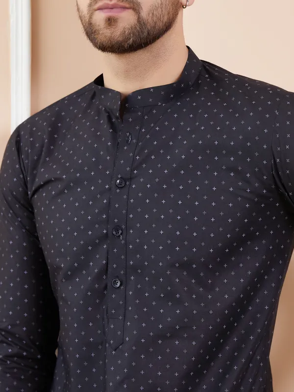 Black_Printed_Cotton_Straight_Kurta_With_Pyjama