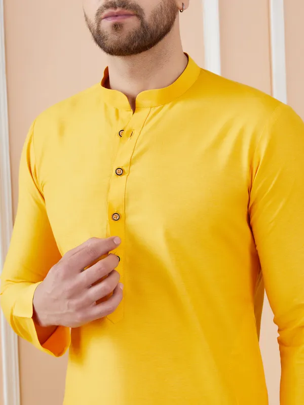 Yellow_Cotton_Solid_Straight_Kurta_With_Pyjama