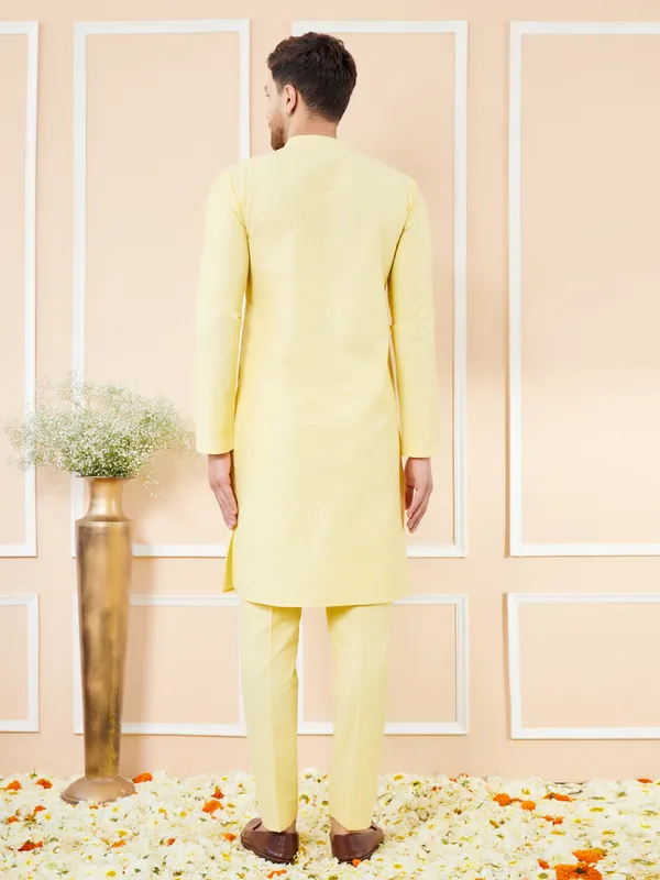 Yellow_Cotton_Solid_Straight_Kurta_With_Matching_Pyjama