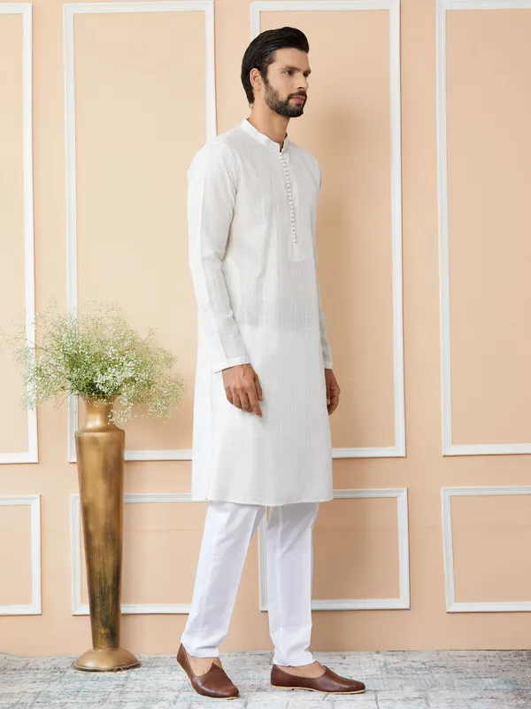 Off_White_Embroidered_Thread_Work_Sequinned_Chanderi_Silk_Straight_Kurta_With_Pyjama