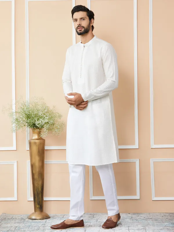 Off_White_Embroidered_Thread_Work_Sequinned_Chanderi_Silk_Straight_Kurta