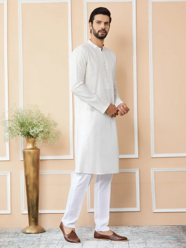 Off_White_Embroidered_Thread_Work_Sequinned_Chanderi_Silk_Straight_Kurta