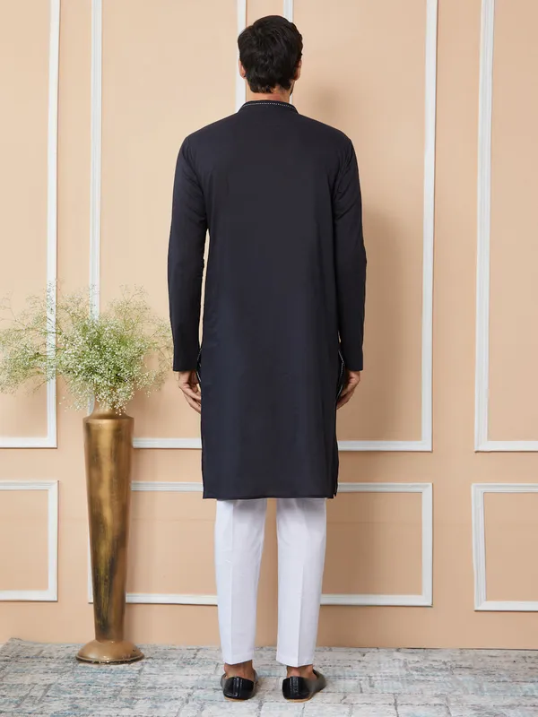 Black_Thread_Worked_Pure_Cotton_Straight_Kurta