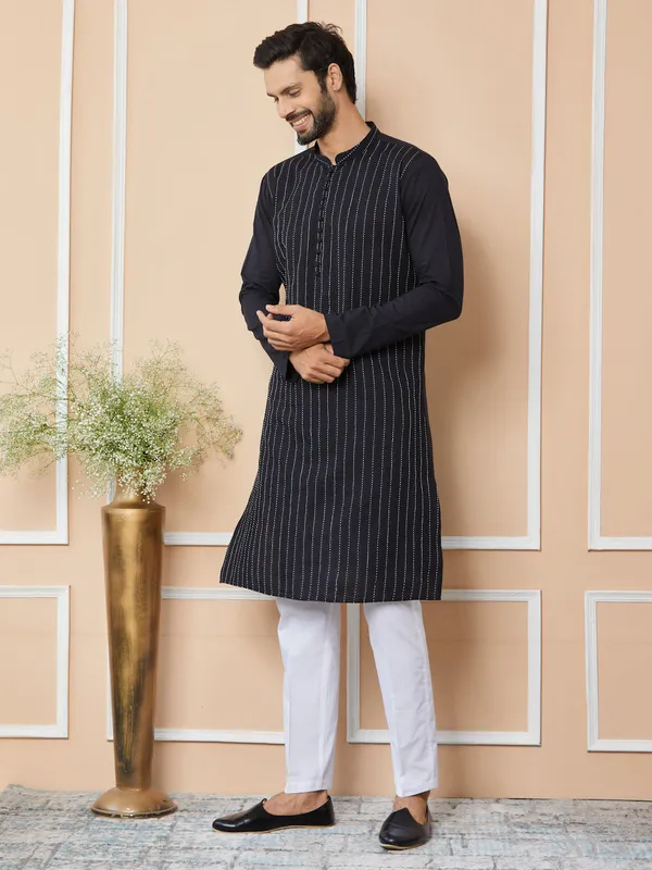 Black_Thread_Worked_Pure_Cotton_Straight_Kurta