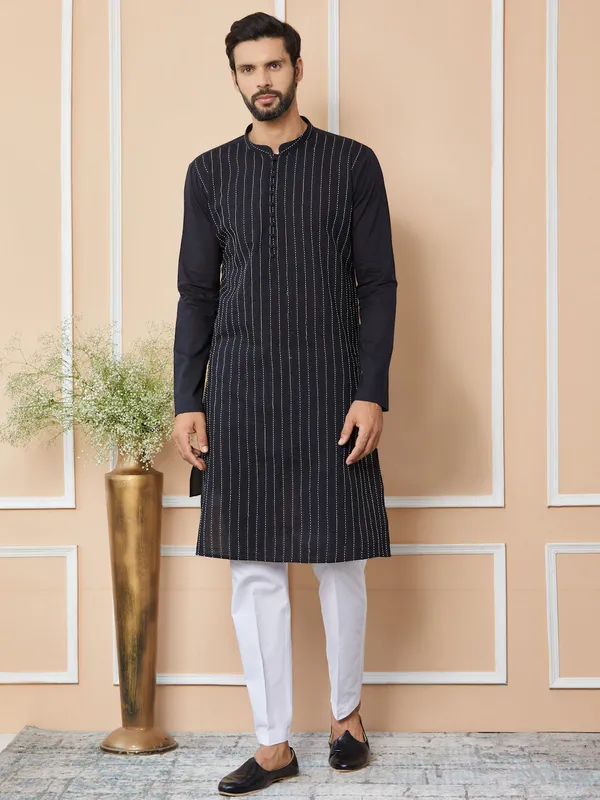 Black_Thread_Worked_Pure_Cotton_Straight_Kurta