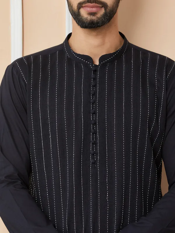Black_Thread_Worked_Pure_Cotton_Straight_Kurta