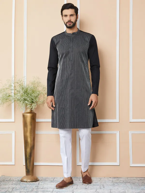 Black_Thread_Worked_Pure_Cotton_Straight_Kurta