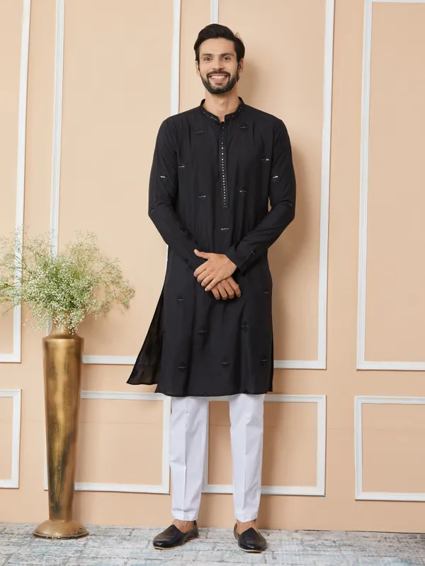 Black_Embroidered_Pure_Chanderi_Silk_Straight_Kurta_With_Pyjama