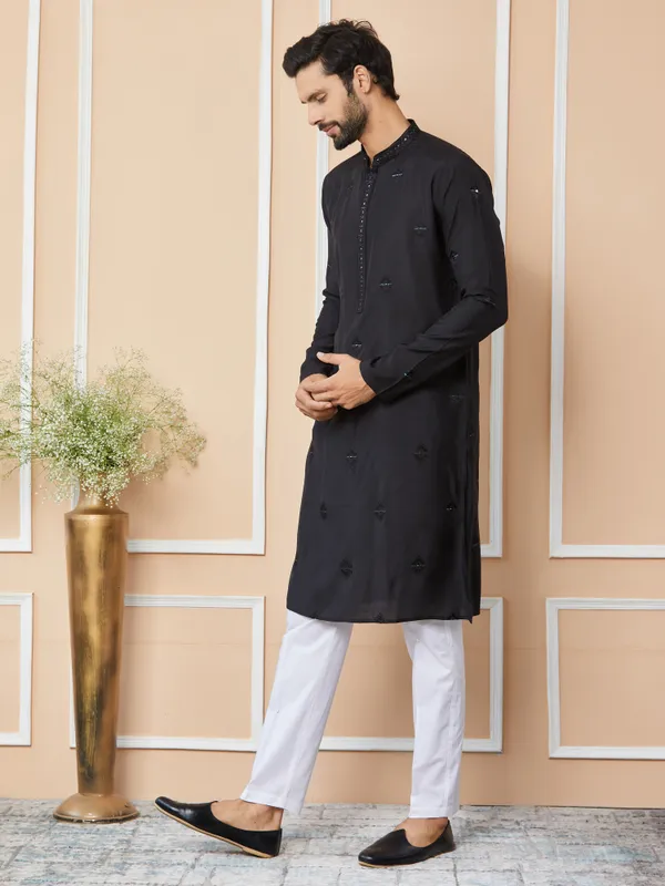 Black_Embroidered_Pure_Chanderi_Silk_Straight_Kurta_With_Pyjama