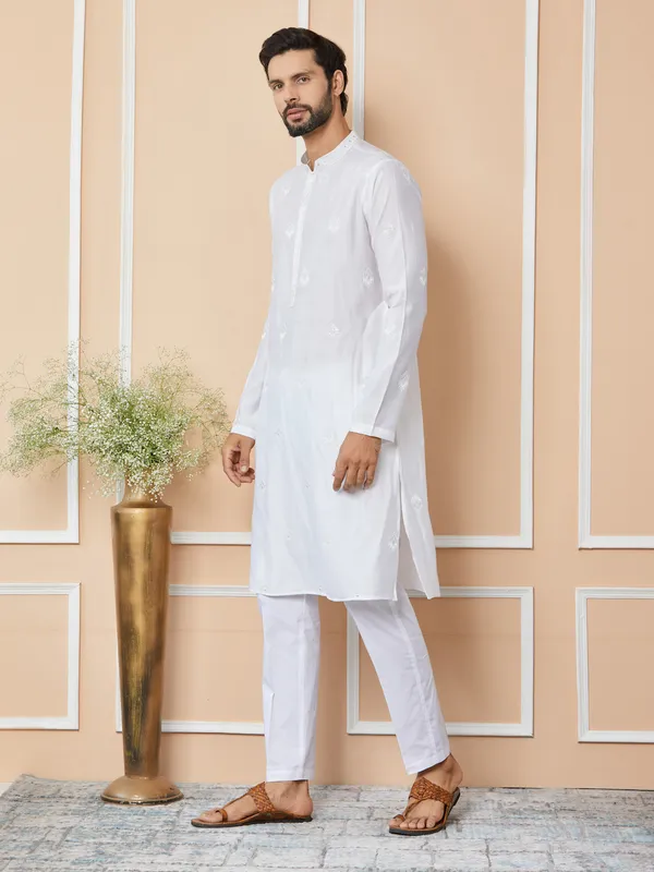 White_Embroidered_Pure_Chanderi_Silk_Straight_Kurta_With_Pyjama
