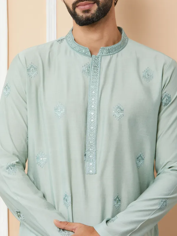 Peppermint_Green_Embroidered_Pure_Chanderi_Silk_Straight_Kurta_With_Pyjama