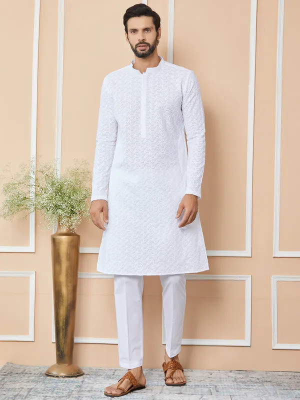 White_Embroidered_Chikankari_Pure_Cotton_Straight_Kurta