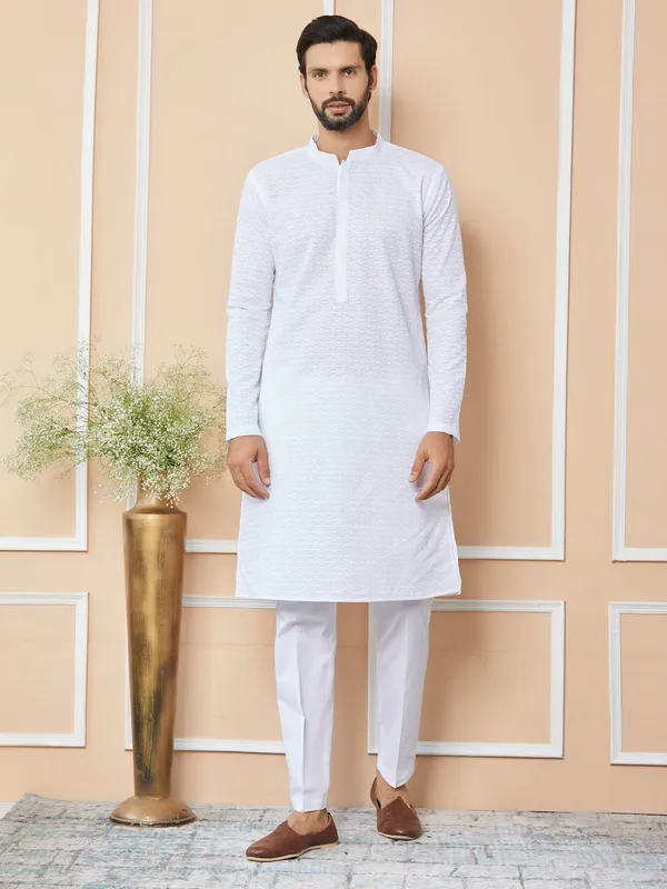 White_Embroidered_Chikankari_Pure_Cotton_Straight_Kurta