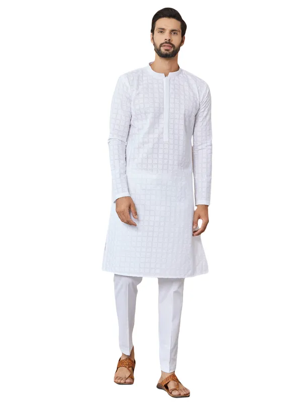 White_Embroidered_Chikankari_Pure_Cotton_Straight_Kurta