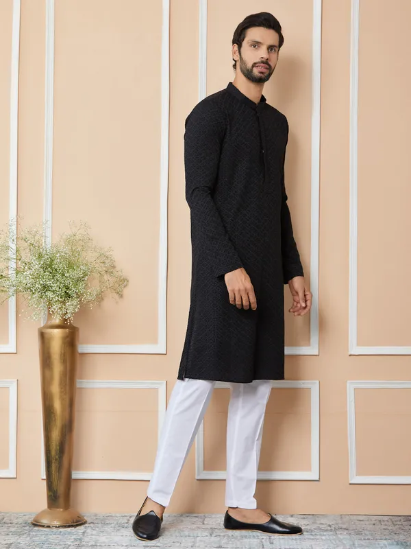 Black_Embroidered_Chikankari_Kurta_For_Men_Rayon_Straight_Kurta