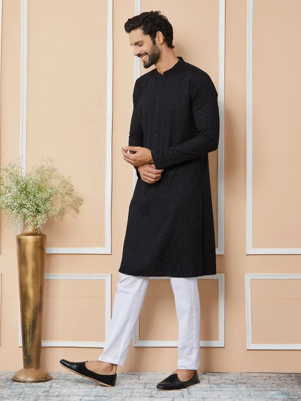Black_Embroidered_Chikankari_Kurta_For_Men_Rayon_Straight_Kurta