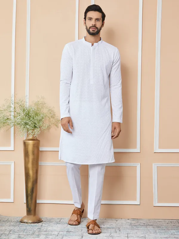 White_Embroidered_Chikankari_Pure_Cotton_Straight_Kurta