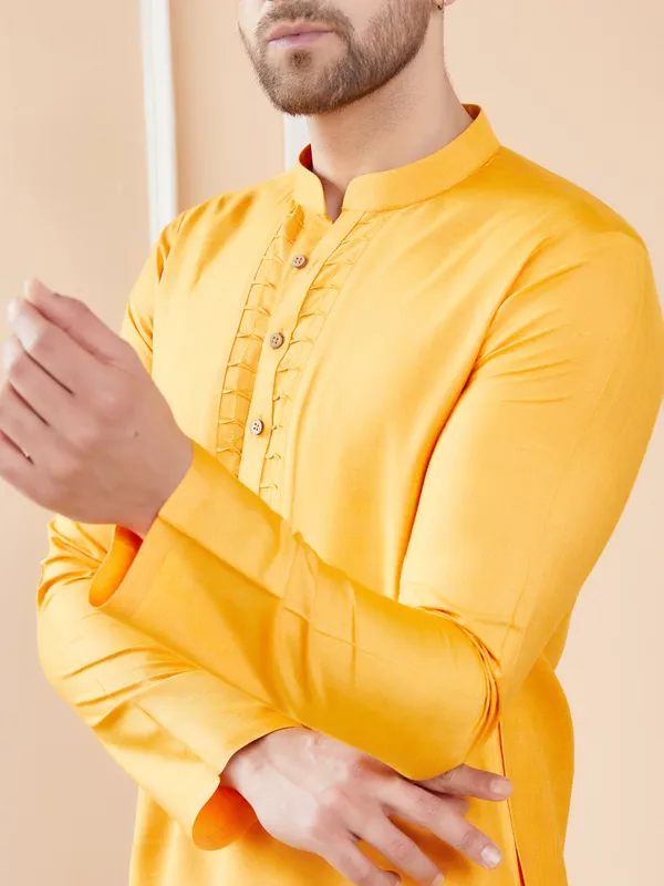 Mustard_Raw_Silk_Straight_Kurta_With_Pintuck_Neckline_And_Pyjama