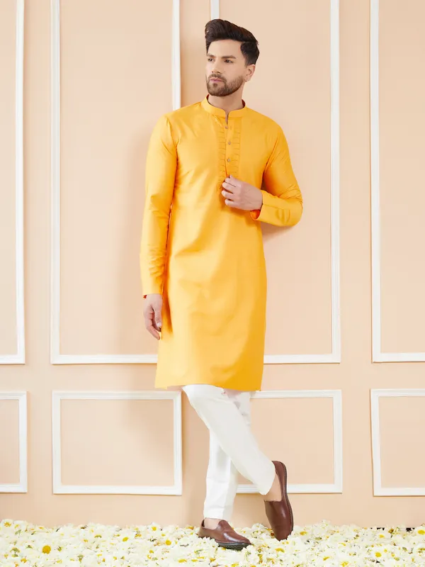 Mustard_Raw_Silk_Straight_Kurta_With_Pintuck_Neckline_And_Pyjama