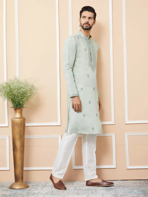 Pastel_Green_Embroidered_Chanderi_Silk_Straight_Kurta