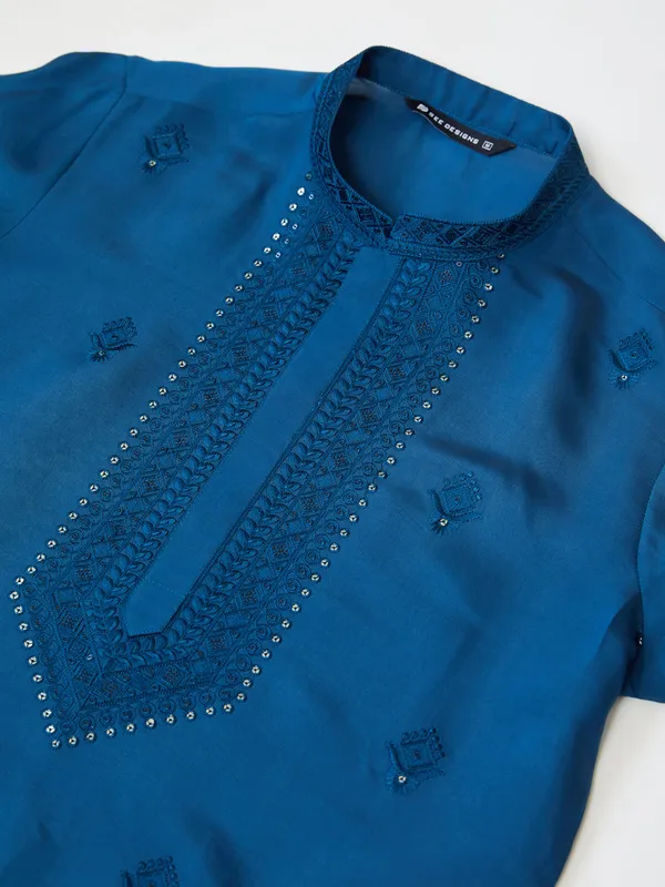 Dark_Blue_Embroidered_Chanderi_Silk_Straight_Kurta