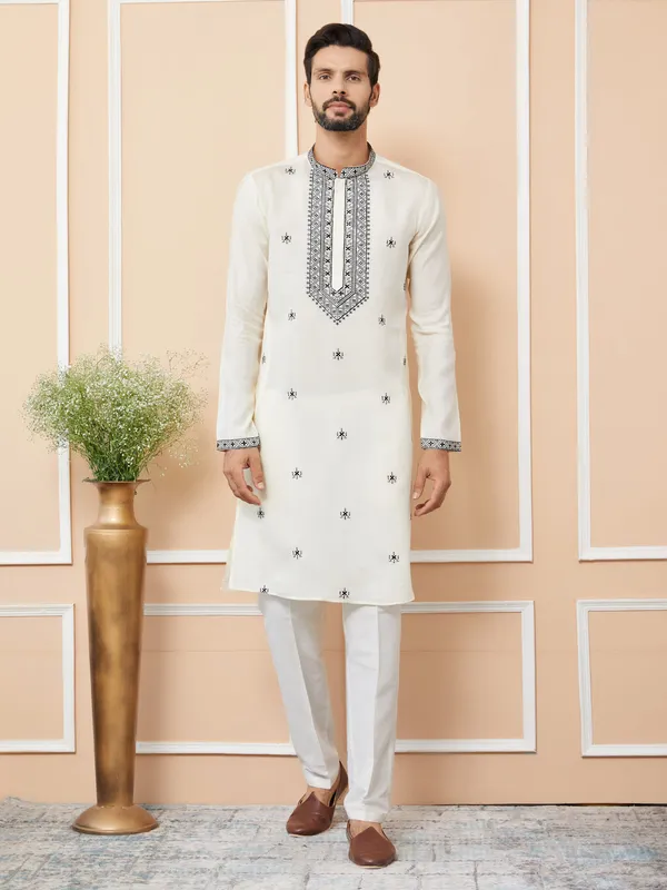 Cream_Embroidered_Chanderi_Silk_Straight_Kurta_with_Pyjama