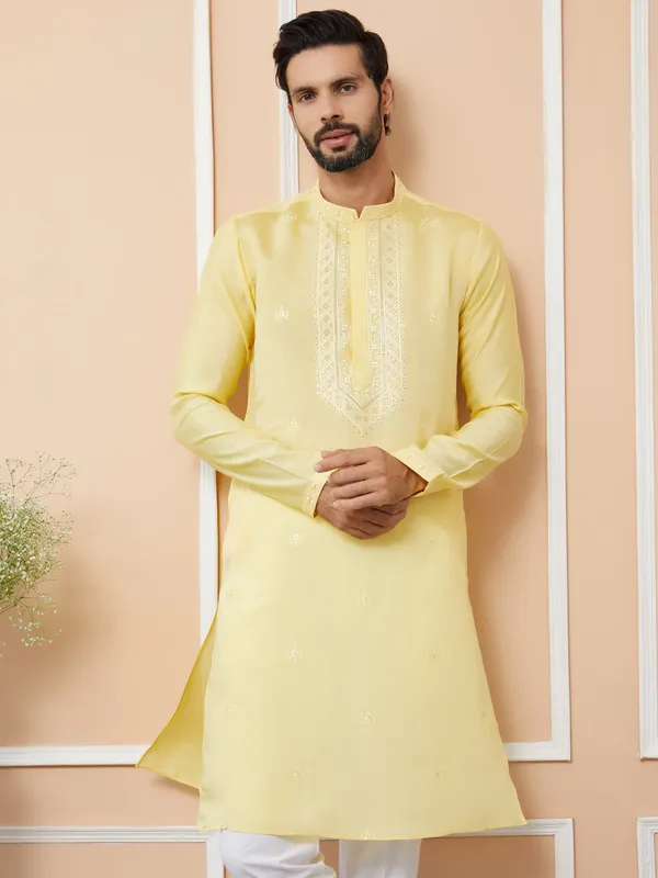 Yellow_Embroidered_Chanderi_Silk_Straight_Kurta