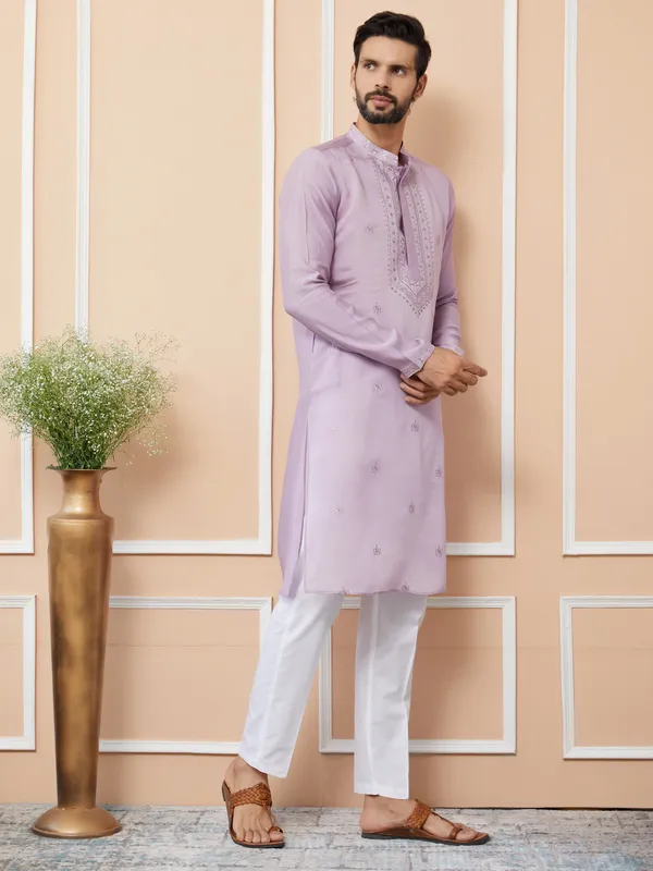 Lavender_Embroidered_Chanderi_Silk_Straight_Kurta_With_Pyjama