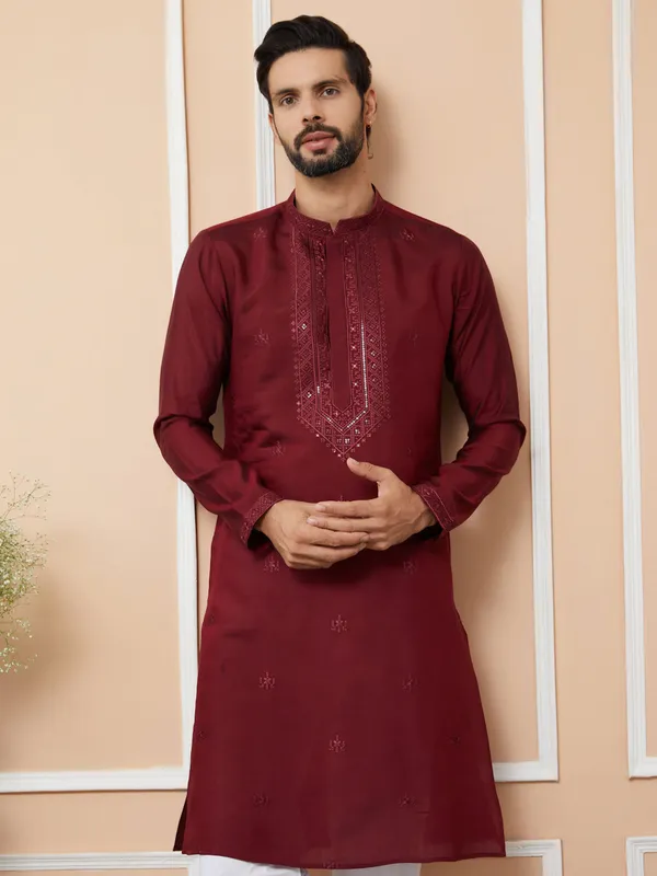 Maroon_Embroidered_Chanderi_Silk_Straight_Kurta