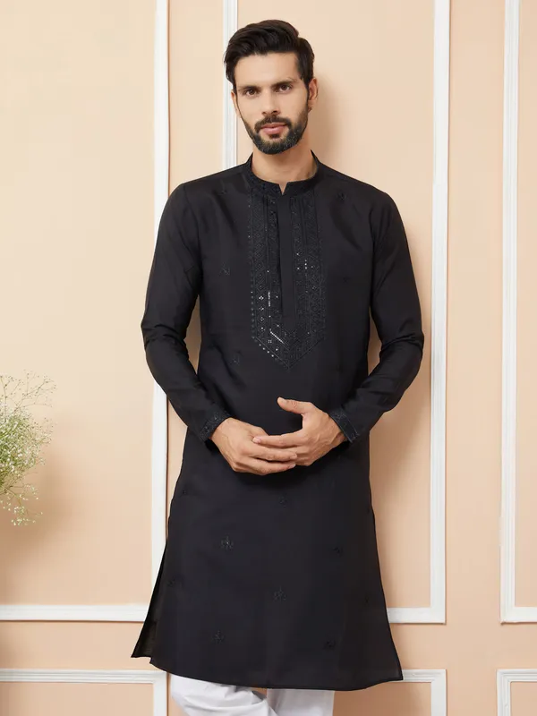 Black_Embroidered_Chanderi_Silk_Straight_Kurta