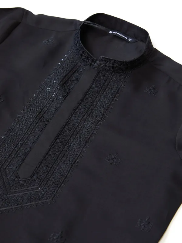 Black_Embroidered_Chanderi_Silk_Straight_Kurta