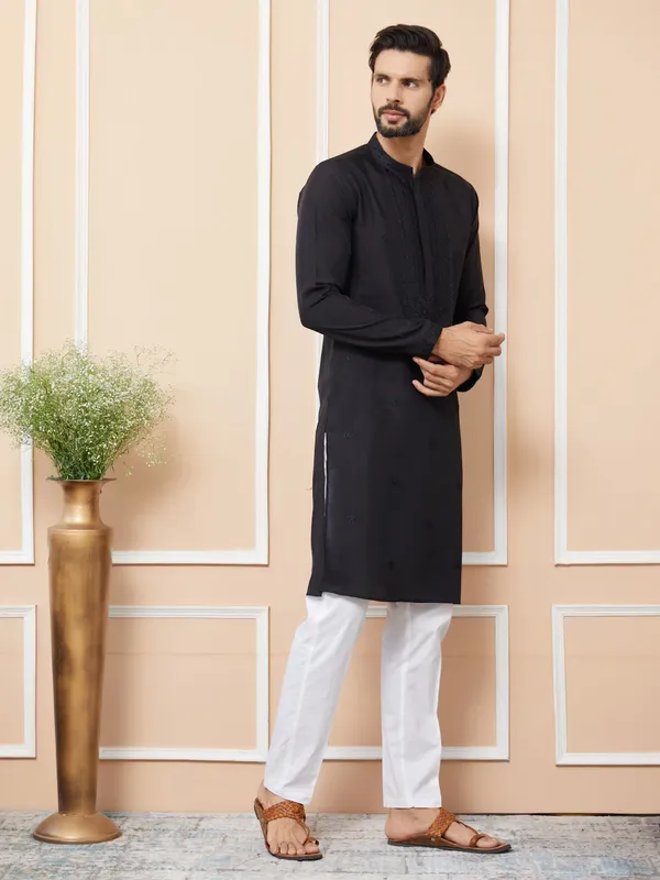 Black_Embroidered_Chanderi_Silk_Straight_Kurta